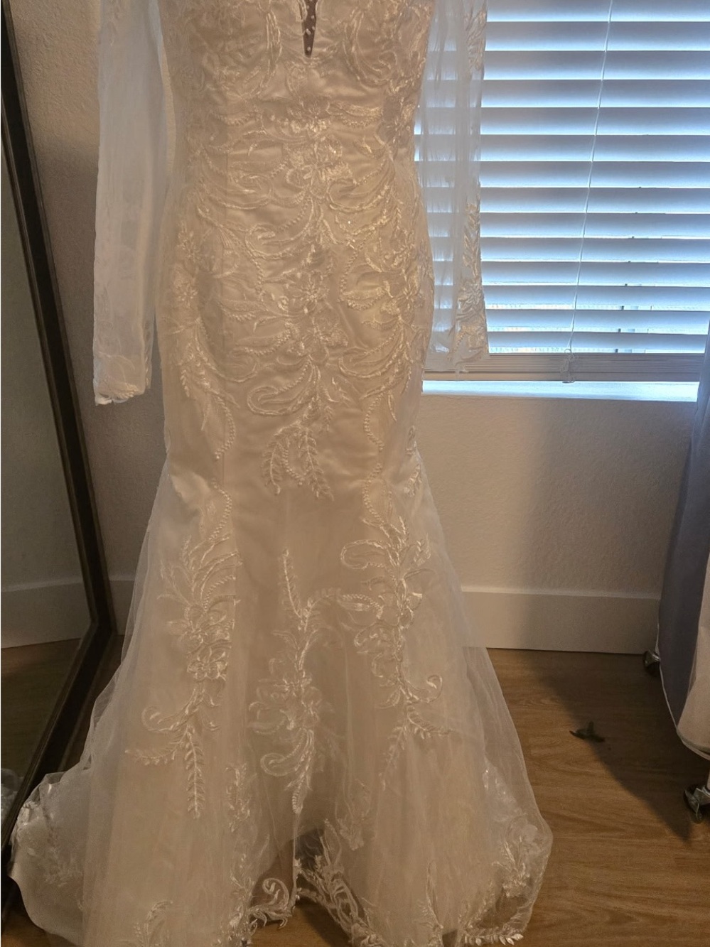 Ivory Lace Mermaid Wedding Dress with Sheer Train never worn selected another - Picture 8 of 9